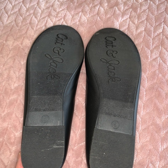 Virtually brand new! Cat & Jack Ballet slipper shoes/ faux leather w bow. Sz 4 - Picture 7 of 10